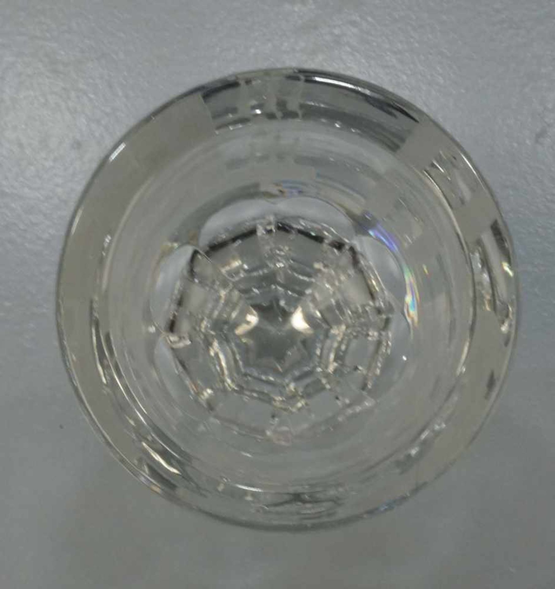 GLAS / POKALGLAS MIT FREIMAURERSYMBOLIK / masonic glass. Dickwandiges Glas (1 cm) mit eingezogener - Bild 3 aus 3