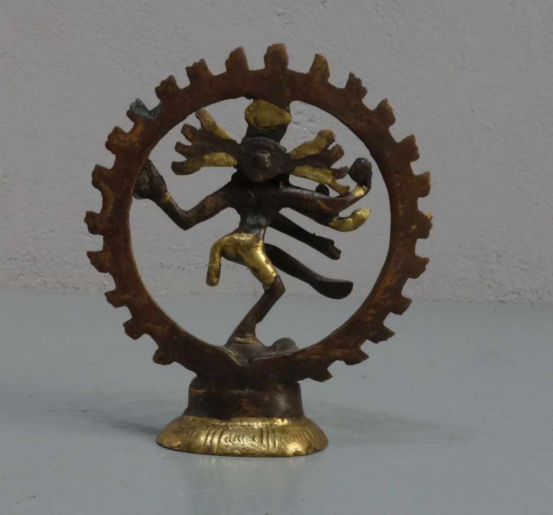 SKULPTUR / sculpture: "Shiva", Indonesien, Bronze, hellbraun patiniert und goldfarben akzentuiert. - Bild 3 aus 4