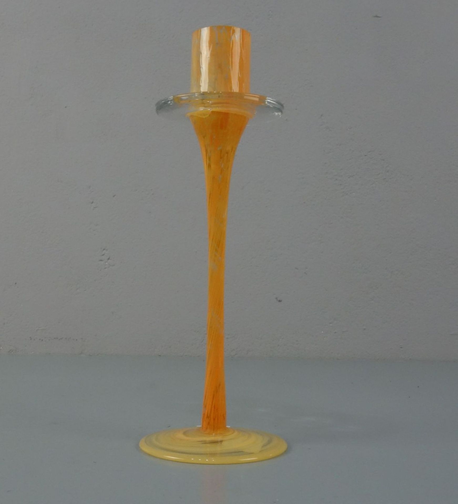 LEUCHTER / TISCHLEUCHTER / candle stand, Klarglas mit orangefarbenen Pulverauf- und - - Bild 2 aus 3