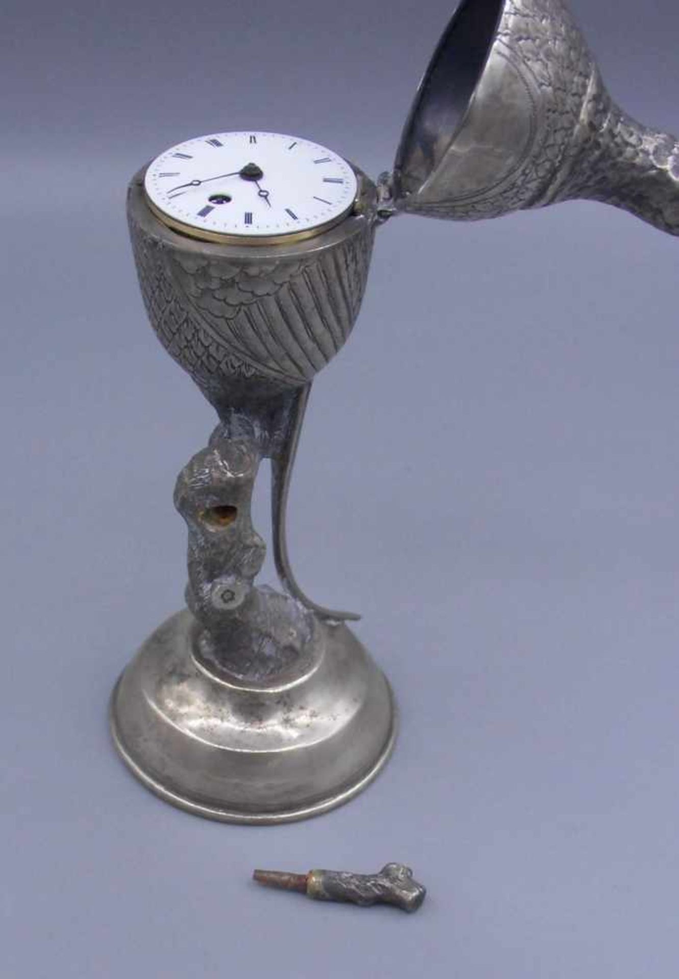 FIGÜRLICHE / JAGDLICHE UHR / TISCHUHR "FASAN" IM SILBERGEHÄUSE / silver table clock 'pheasant'. - Image 7 of 9