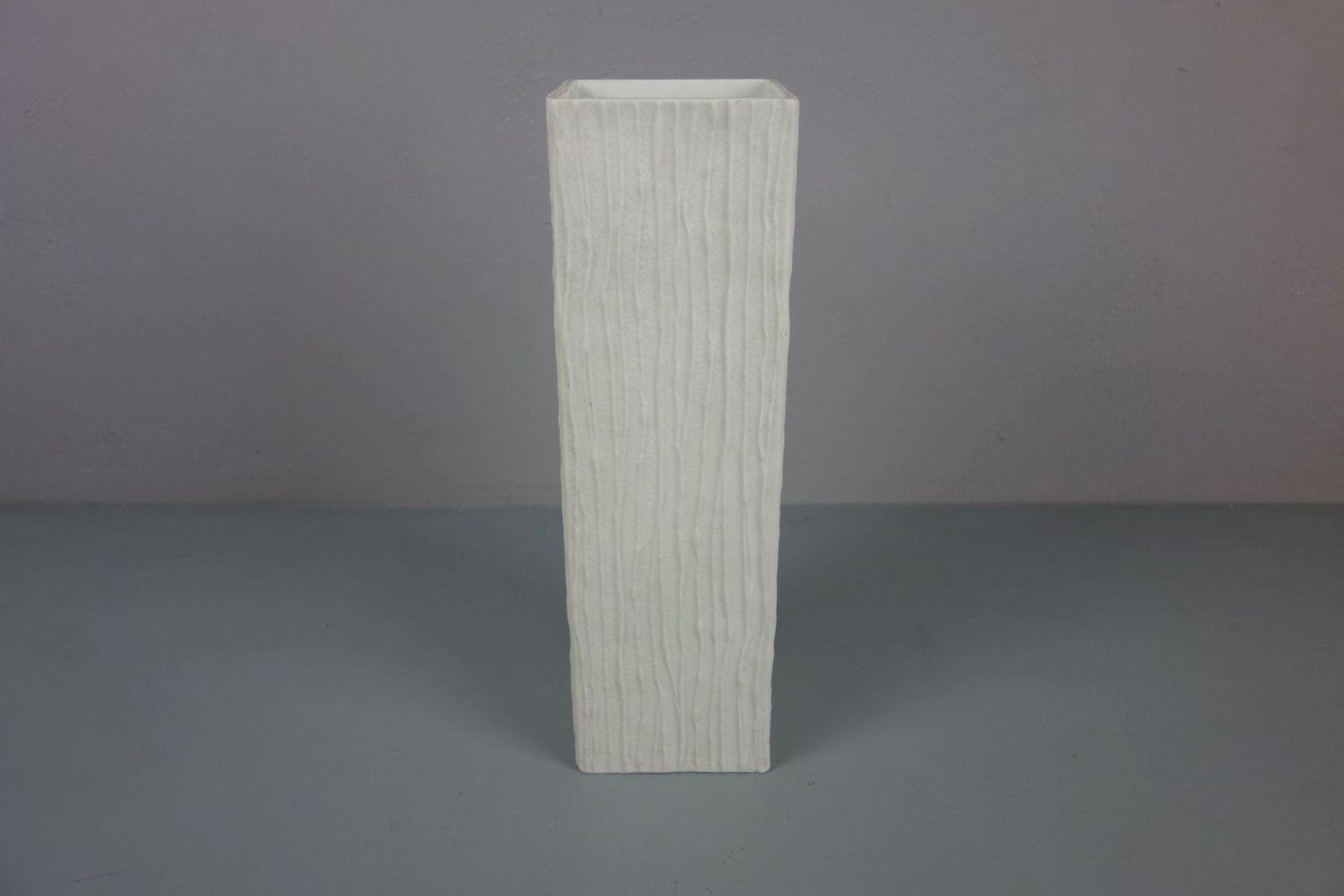 VASE / porcelain vase, Weissporzellan / Biskuitporzellan, Porzellanfabrik C.M. Hutschenreuther in - Bild 2 aus 4