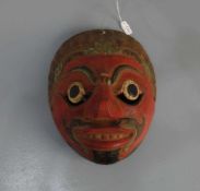 WAYANG TOPENG MASKE / mask, Holz, geschnitzt und farbig gefasst, Java / Indonesien. Aufgewölbte