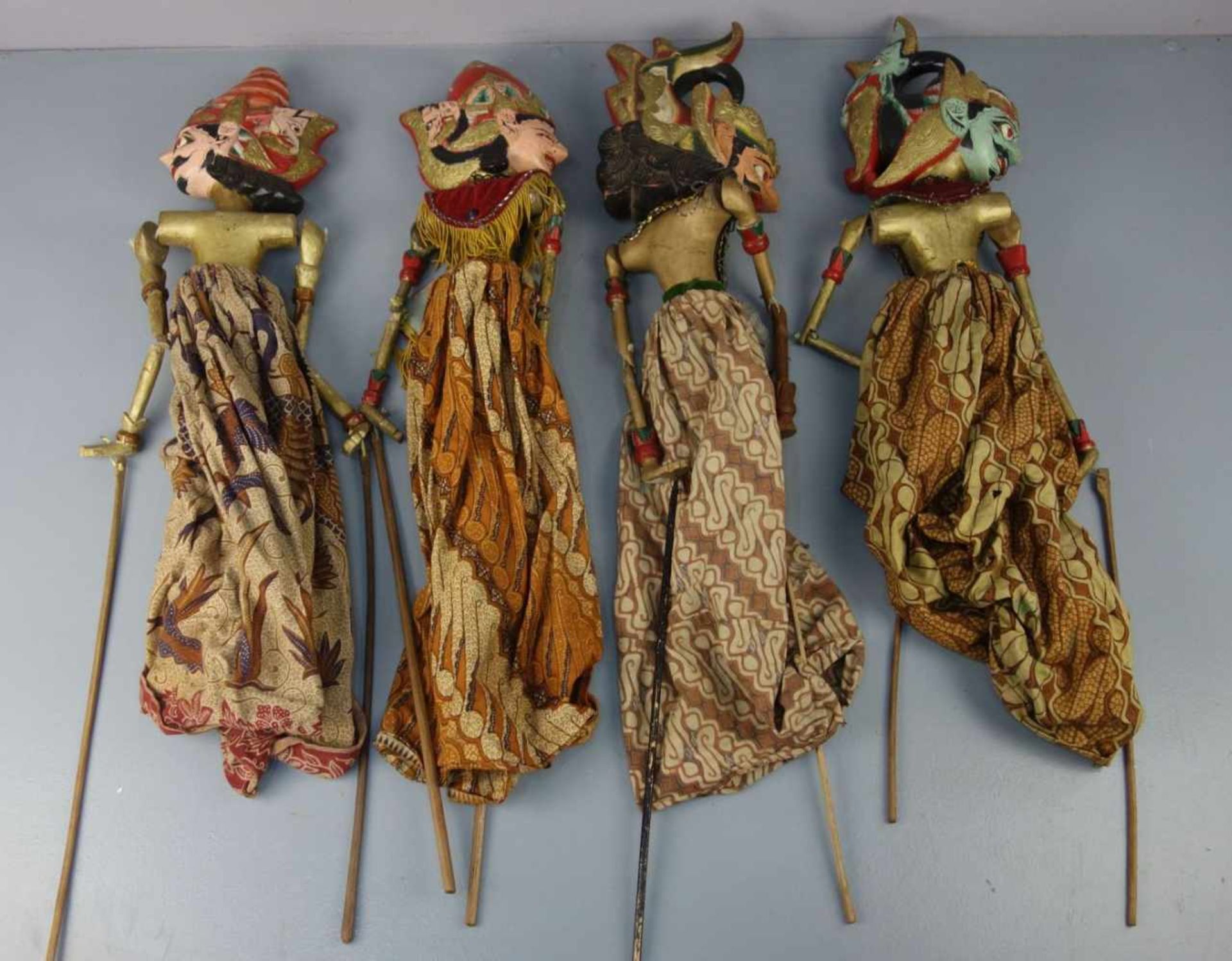 4 STABPUPPEN / WAYANG GOLEK: "Gatutkaca", "Jakatawan", "Aria Seta" und "Adipati Karna"; - Bild 2 aus 2