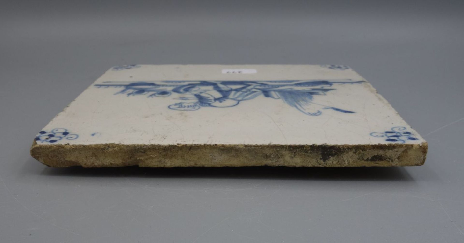 BAROCK-FLIESE "Buckliger Mann" / HOLLÄNDISCHE FAYENCE - FLIESE / WANDFLIESE / tegel / tile, wohl 18. - Bild 4 aus 5