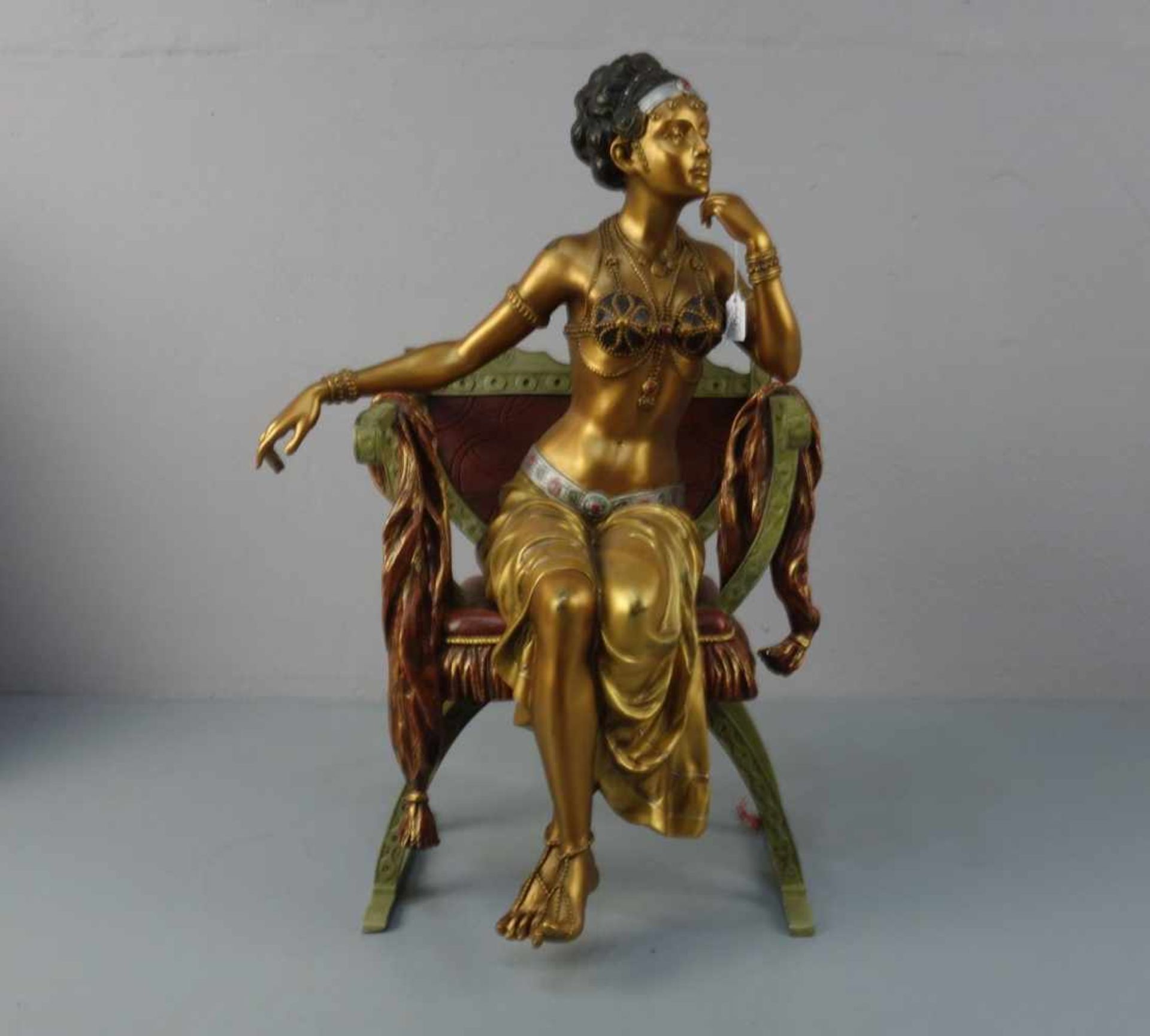 BILDHAUER DES 20. JH., Skulptur / sculpture: "Sitzende Odaliske / orientalische Tänzerin",