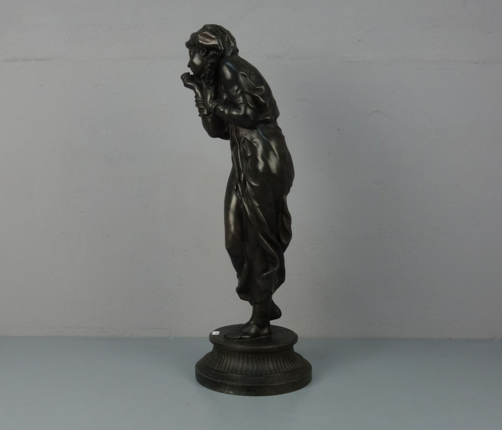 BILDHAUER DES 19./20. JH., Skultur / sculpture: "Reisigsammlerin - Allegorie des Winters", - Bild 2 aus 4