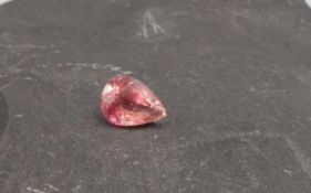 TURMALIN (Nigeria), pink schimmernd, ungefasst, trofenförmig geschliffen, 2,47 ct. 11 x 7,5 mm. <br