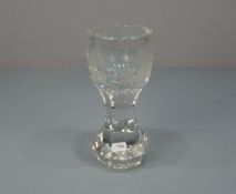 GLAS / POKALGLAS MIT FREIMAURERSYMBOLIK / masonic glass. Dickwandiges Glas (1 cm) mit eingezogener