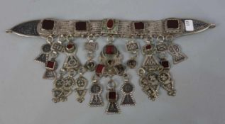 BERBER-SCHMUCK: SCHMUCKBEHANG / oriental jewellery, Midelt, Marokko, wohl um 1900, Silber,