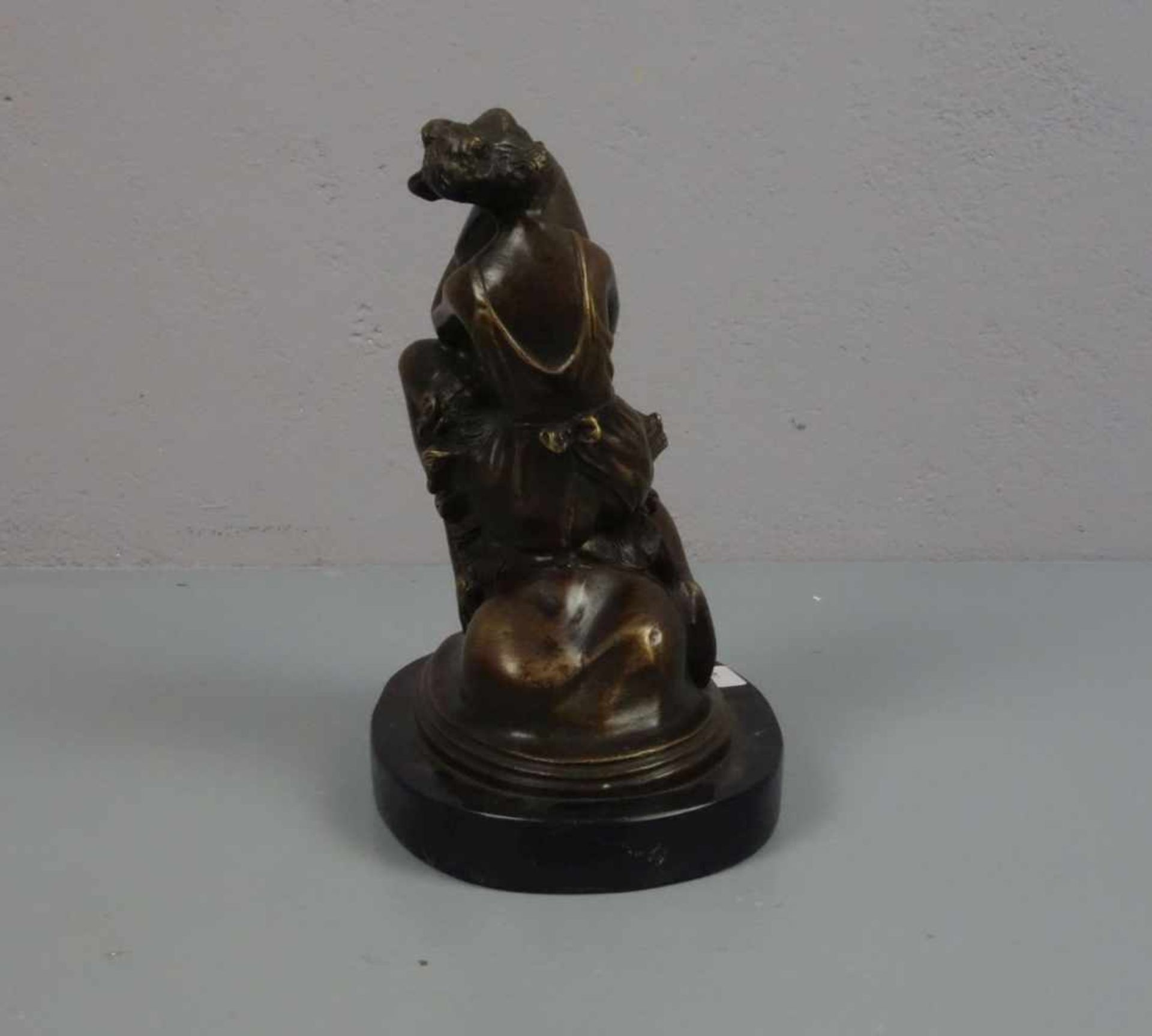 ZACH, BRUNO (1891-1945), erotische Skulptur / erotic sculpture: "Junge Frau, einen Phallus - Image 4 of 5