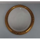 SPIEGEL / mirror, ovale Form mit Facettschliff, aufgewölbte, profilierte und goldfarben gefasste