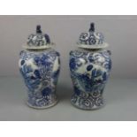 PAAR CHINESISCHE DECKELVASEN / pair of chinese vases, late Qing dynasty, Porzellan (ungemarkt),