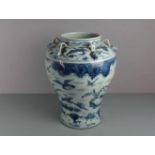 CHINESISCHE VASE, Porzellan (ungemarkt), späte Qing Dynastie / chinese vase, late Qing dynasty.