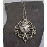 ANHÄNGER AN KETTE / pendant and necklace, beides 925er Silber (insgesamt 21,2 g). Durchbrochen