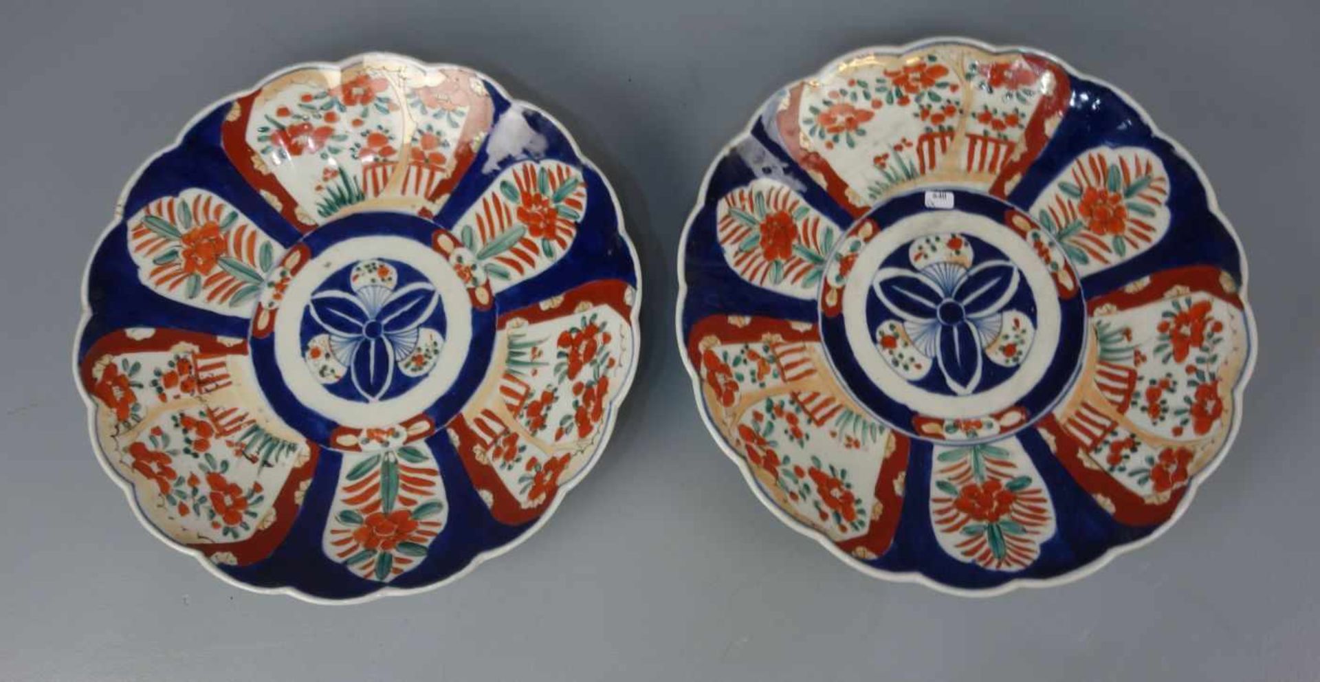PAAR CHINESISCHE SCHALEN / pair of chinese bowls, Porzellan (ungemarkt). Flach gemuldete Schale - Bild 2 aus 3