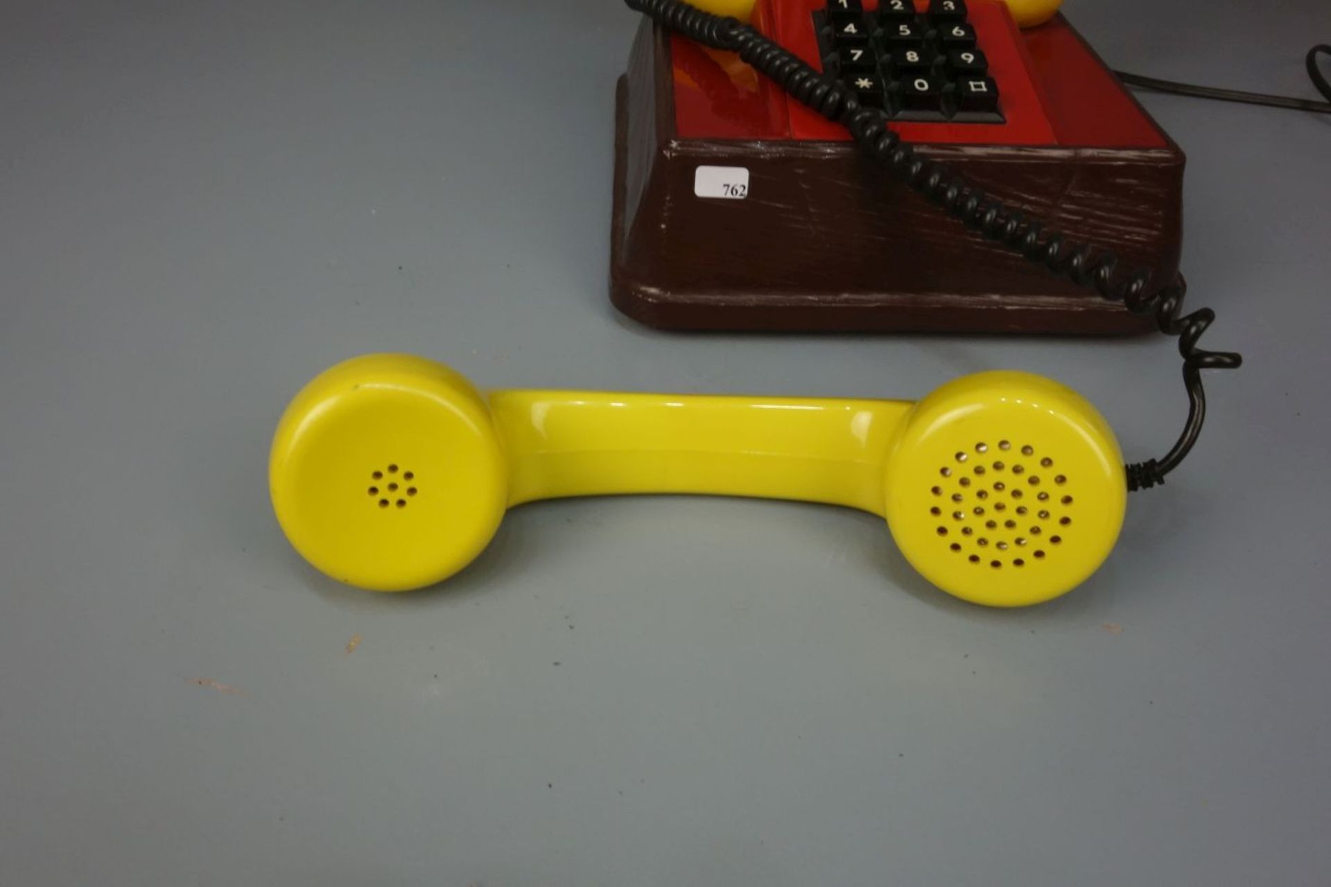 FIGÜRLICHES TELEFON "Micky Maus", 1970er Jahre, unter dem Stand bezeichnet "American - Image 5 of 5
