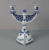 KANDELABER / TISCHLEUCHTER / candelabra / candle stand, "MUSSELMALET VOLLSPITZE", mit Relief "