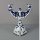 KANDELABER / TISCHLEUCHTER / candelabra / candle stand, "MUSSELMALET VOLLSPITZE", mit Relief "