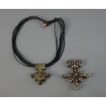 BERBER-SCHMUCK: ANHÄNGER UND KETTE / oriental necklace, Marokko, Leder und wohl versilbertes