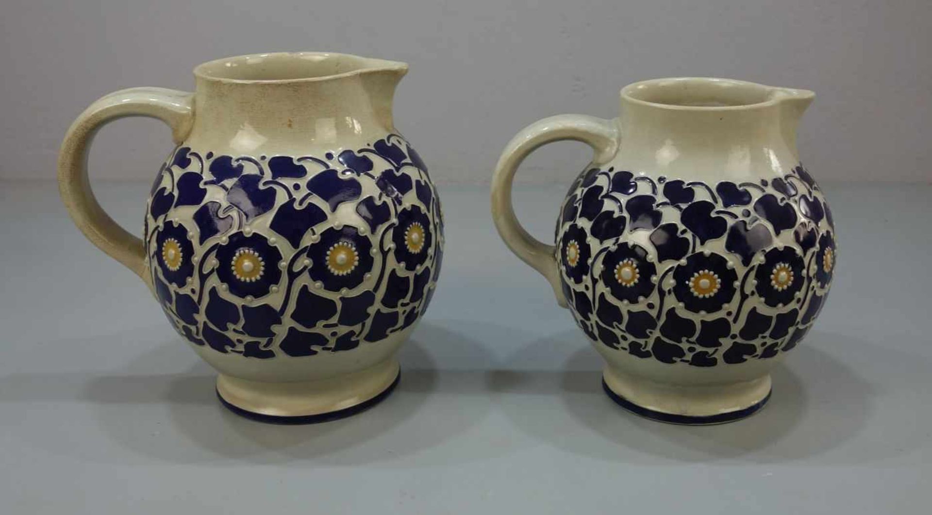 PAAR JUGENDSTIL KRÜGE / KANNEN unterschiedlicher Größe / art nouveau ceramic jugs, Keramik, - Bild 3 aus 5