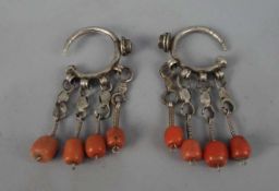 BERBER-SCHMUCK: OHRRINGE / oriental jewellery, Talliouline, Marokko, wohl Silber, Koralle und