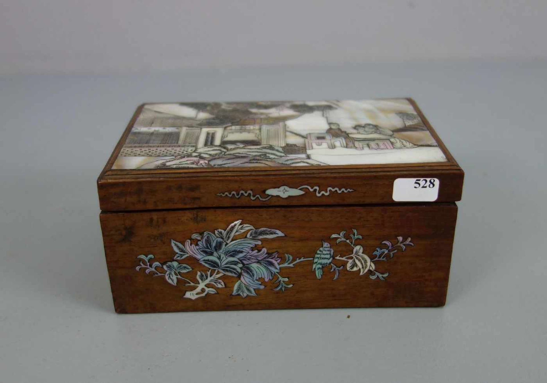 CHINESISCHE SCHATULLE / chinese box, Palisander mit Perlmutteinlagen, späte Quing-Dynastie, Anfang