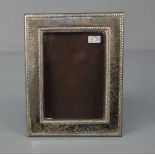 SILBERNER FOTORAHMEN / silver photo frame, Sterlingsilber, u. a. gepunzt mit Feingehaltsangabe.