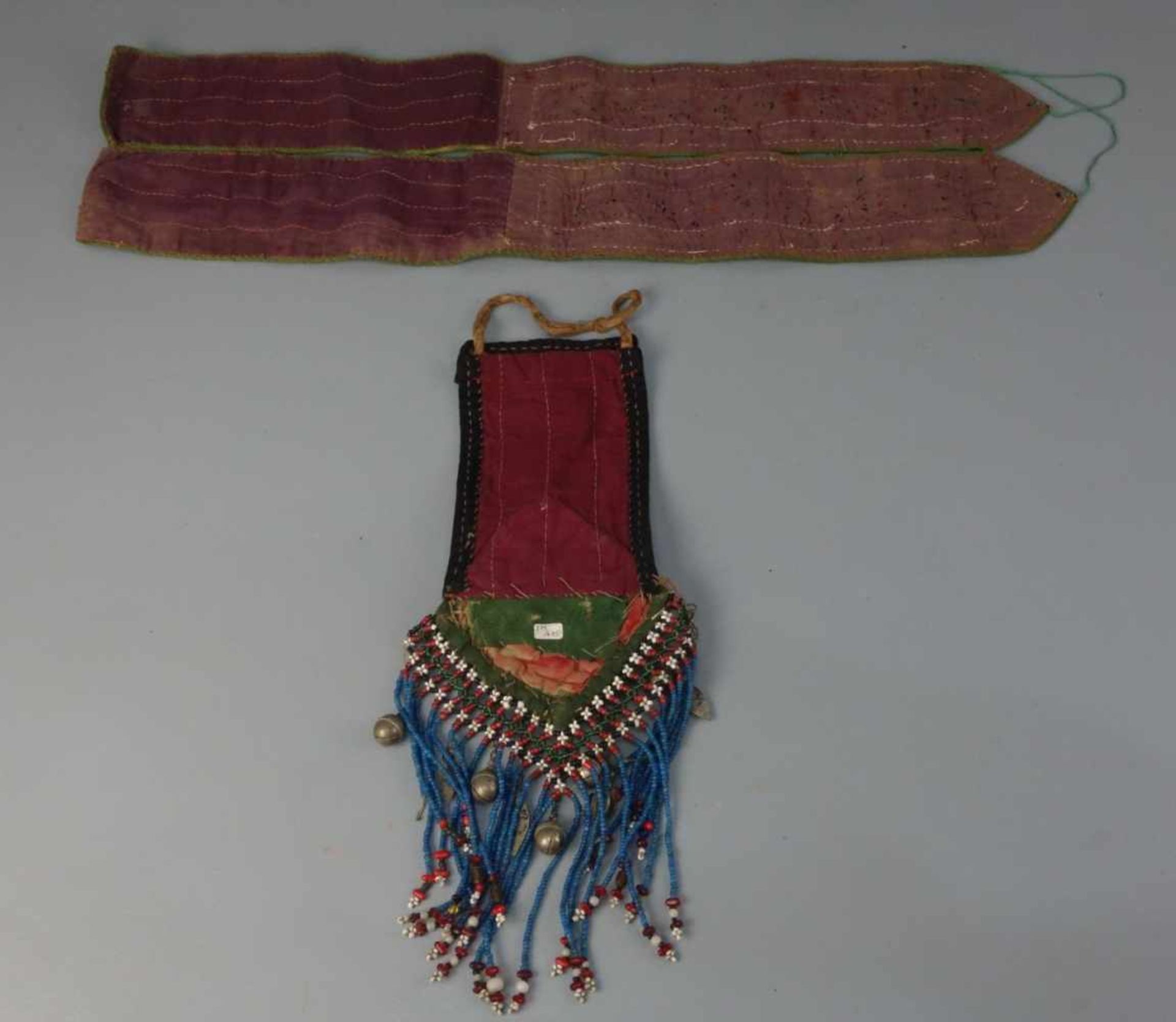BERBER-SCHMUCK: ANHÄNGESCHEIBE UND SCHMUCKBAND / oriental accessoires, Marokko, wohl versilbertes - Bild 2 aus 2