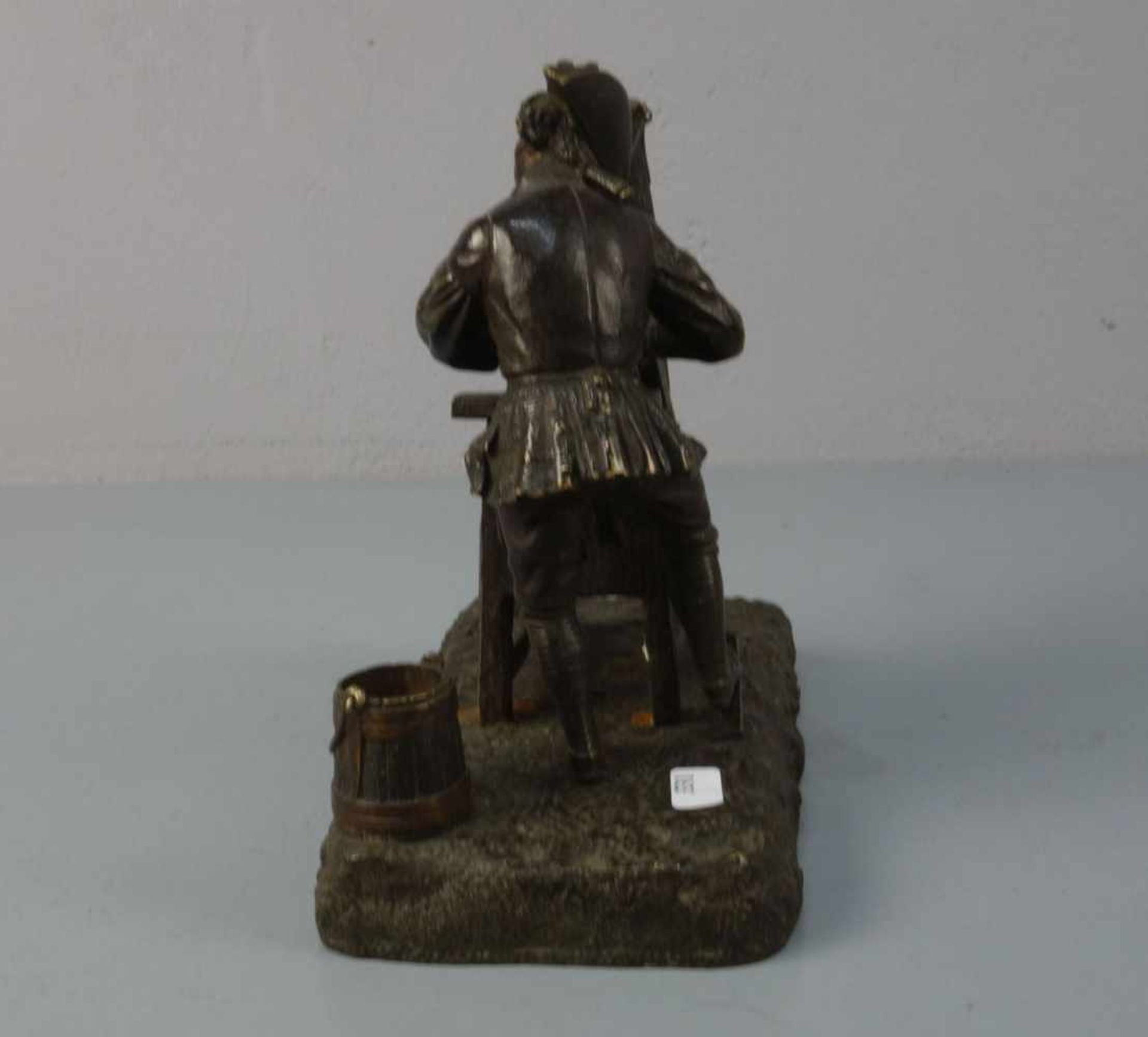 FIGÜRLICHES TINTENFASS "Schmied am Schleifstein" / figural inkpot 'blacksmith at the grindstone', - Bild 4 aus 5