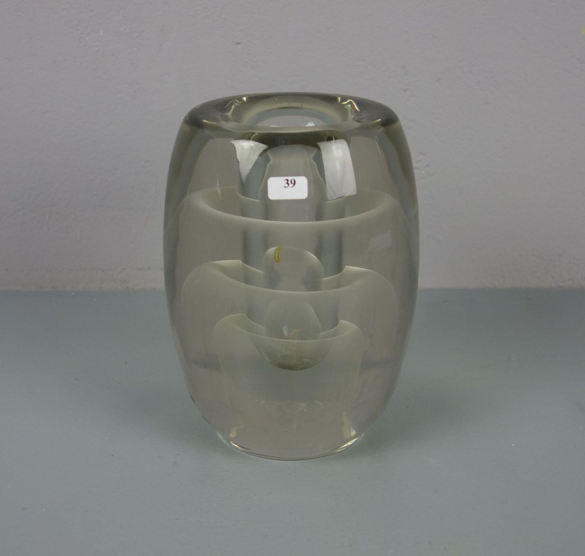 VASE, Glas, Manufaktur Rosenthal, studio - linie, unter dem Stand gemarkt. Dickwandiges Klarglas mit