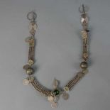 BERBER-SCHMUCK: FIBELKETTE/ MÜNZFIBELN / oriental jewellery, Foum Zguid, Marokko, Glas und Silber (
