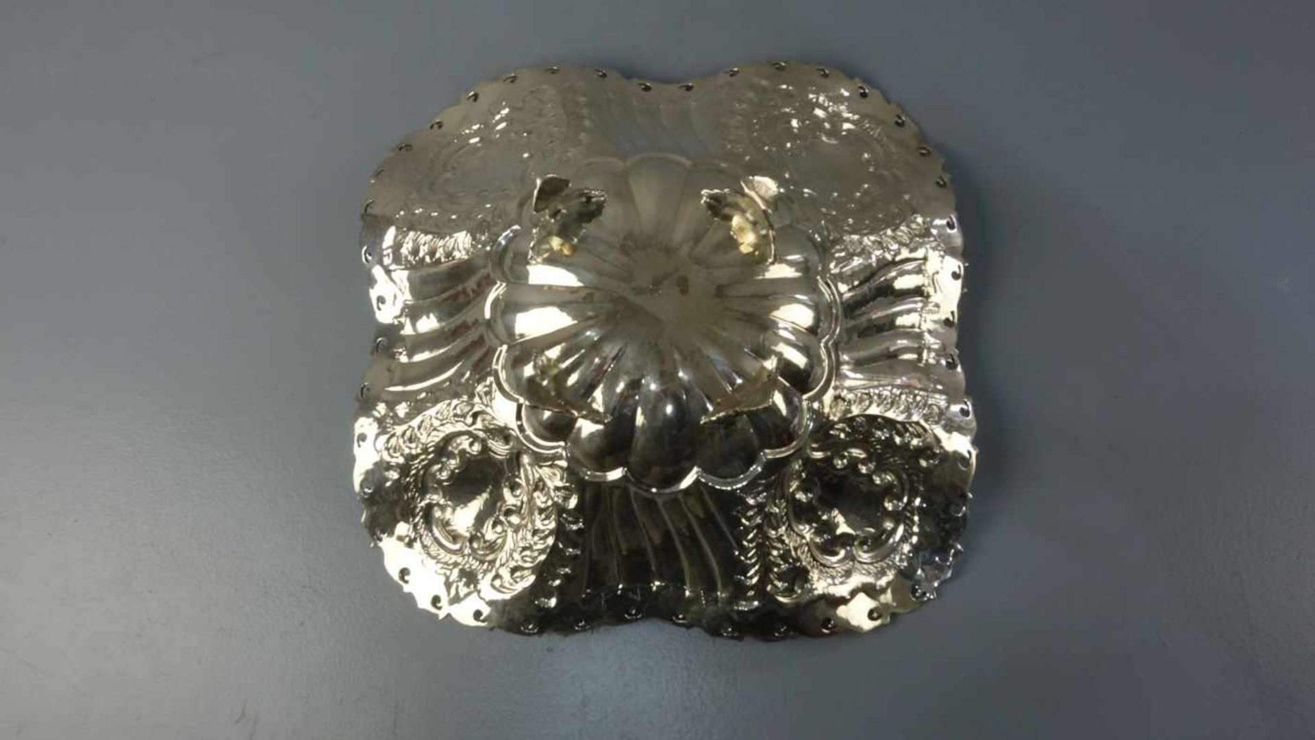 SILBERNE KARREESCHALE / silver bowl, 900er Silber (1133,5 g), gepunzt mit Feingehaltsangabe und - Bild 3 aus 3