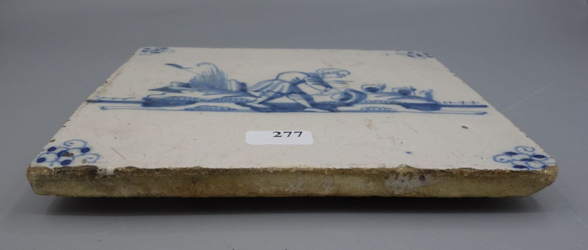 BAROCK-FLIESE "Buckliger Mann" / HOLLÄNDISCHE FAYENCE - FLIESE / WANDFLIESE / tegel / tile, wohl 18. - Bild 2 aus 5