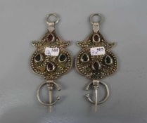 BERBER-SCHMUCK: FIBELPAAR / oriental jewellery, Ida Ougnidif, Marokko, Silber und Glas ( 85,5 g).