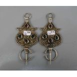 BERBER-SCHMUCK: FIBELPAAR / oriental jewellery, Ida Ougnidif, Marokko, Silber und Glas ( 85,5 g).
