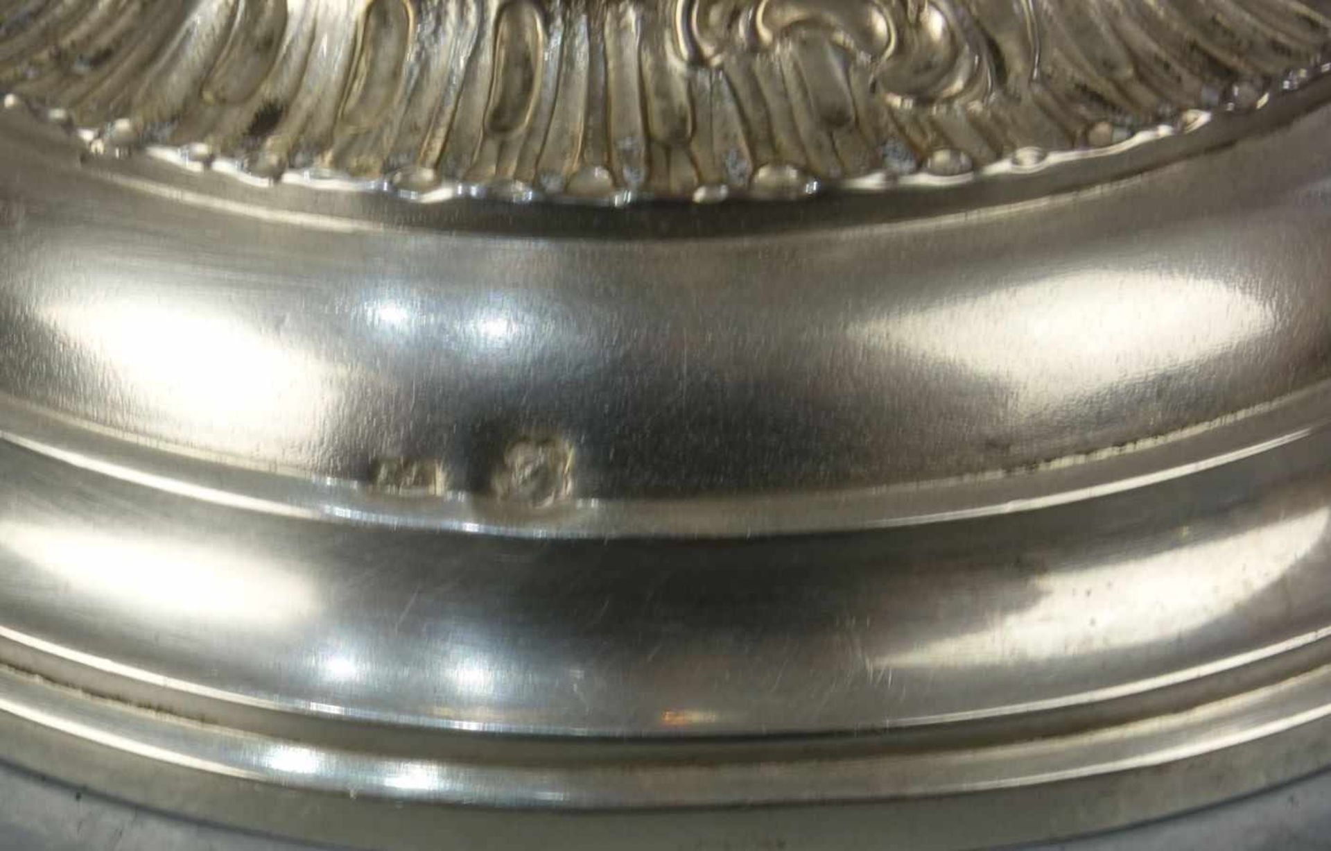 SILBERNER POKAL IN BAROCKEN FORMEN, 800er Silber (425,5 g), Österreich - Ungarn, 1872-1922, - Bild 7 aus 7