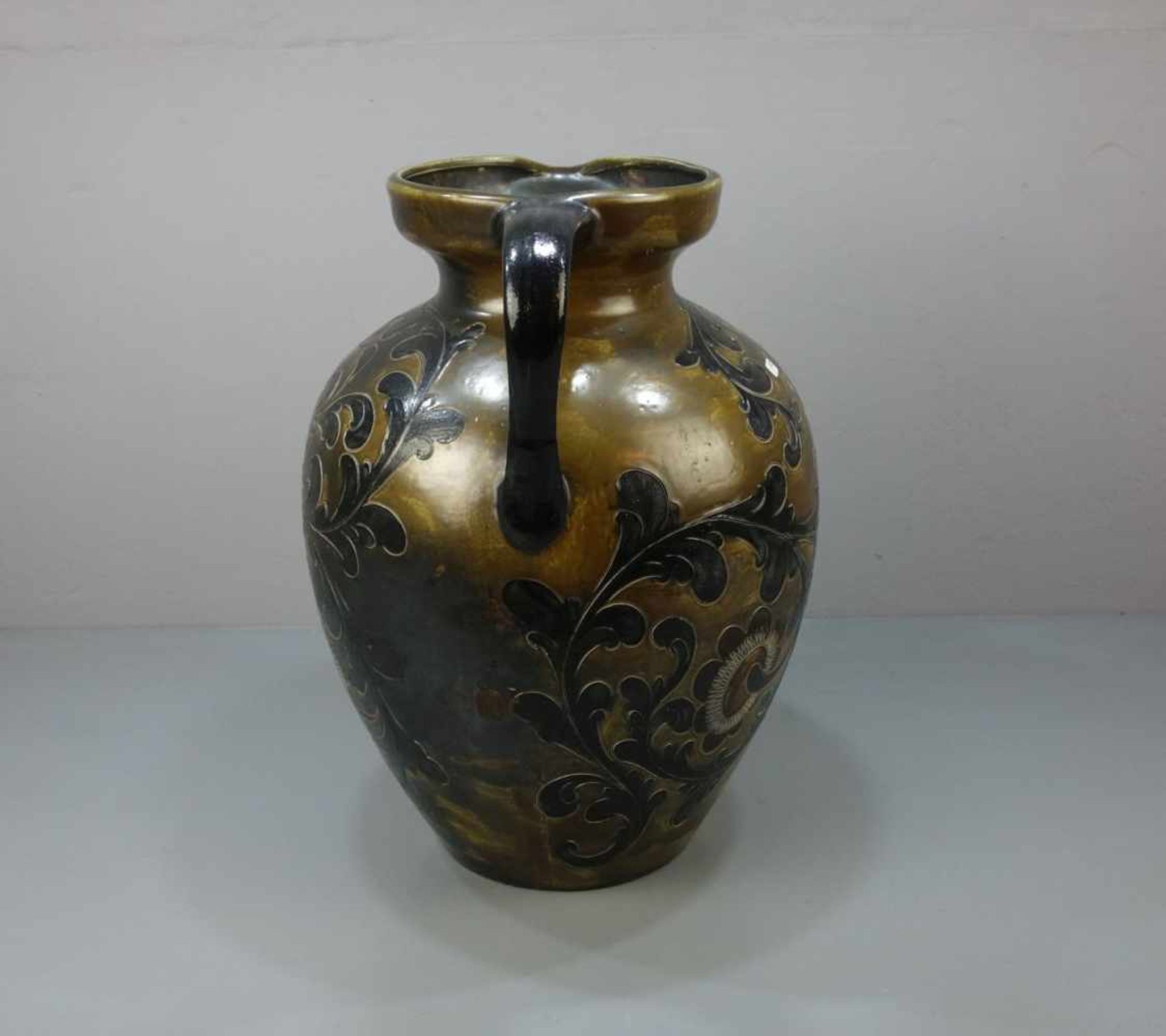 GROSSER KRUG / BODENVASE, Keramik, heller Scherben, unter dem Stand bezeichnet "Handarbeit". - Image 4 of 6