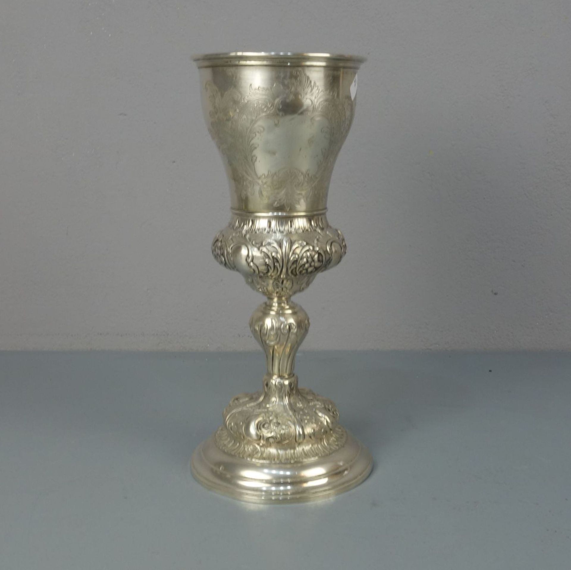 SILBERNER POKAL IN BAROCKEN FORMEN, 800er Silber (425,5 g), Österreich - Ungarn, 1872-1922, - Bild 2 aus 7