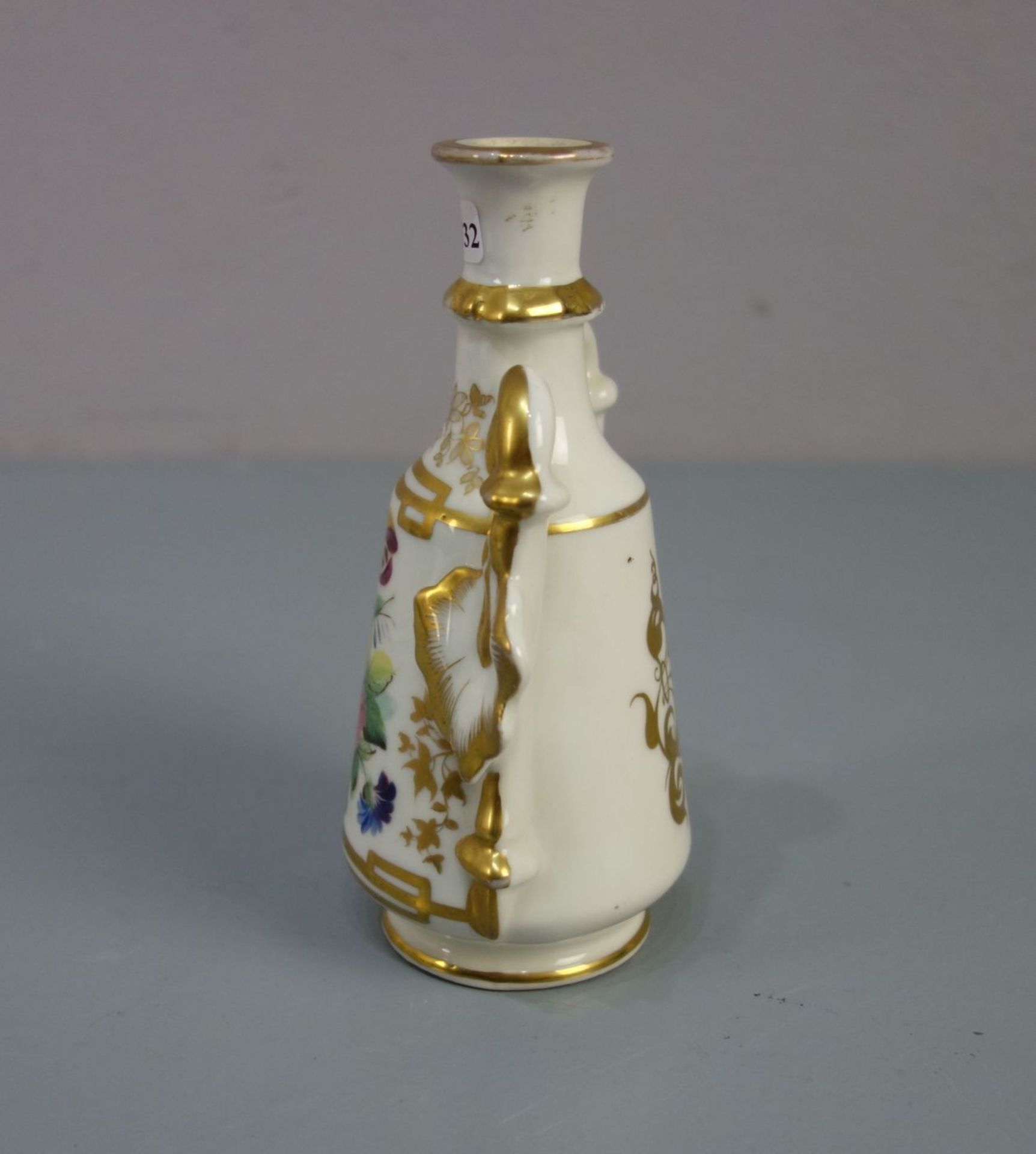 BIEDERMEIER - VASE, Porzellan, unter dem Stand vertieft gemarkt "CF", um 1840. Profilierter - Bild 2 aus 5