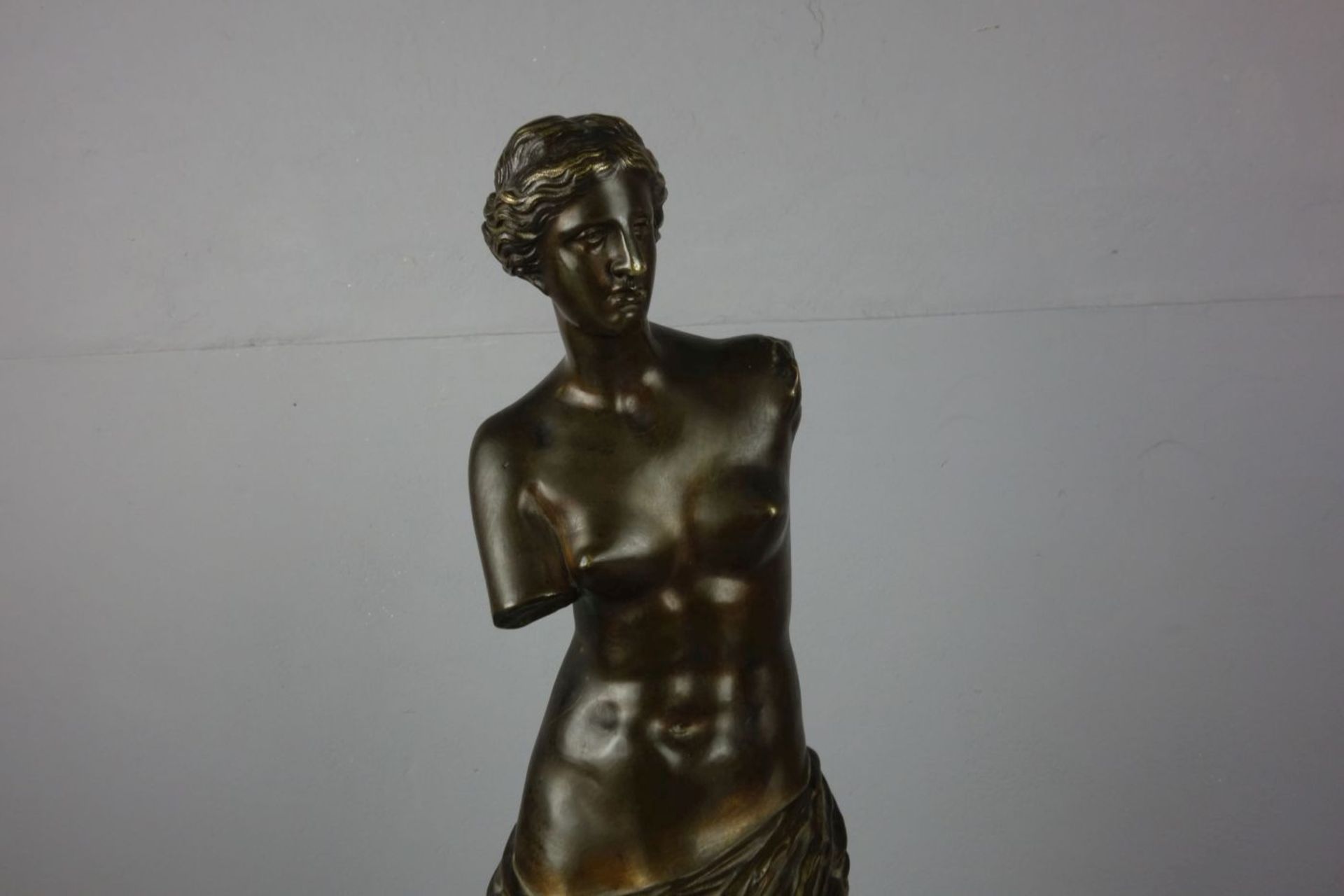 BRONZE - SKULPTUR / sculpture: "Venus von Milo (Aphrodite von Melos)", Bronzeguss, um 1900, nach der - Bild 5 aus 5