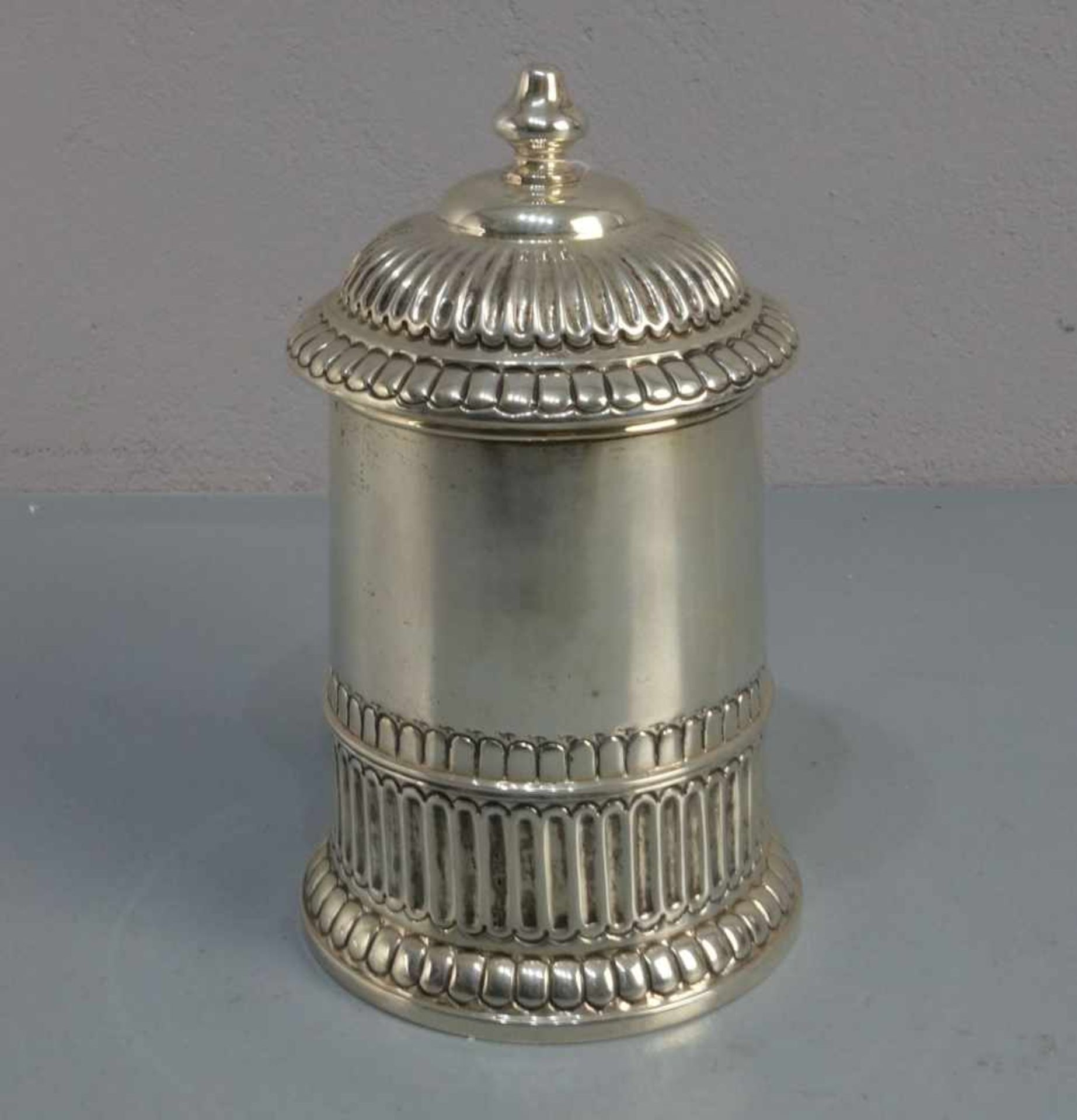 SILBERKRUG / DECKELHUMPEN / silver jug, 800er Silber (568 g), gepunzt mit Feingehaltsangabe, - Bild 2 aus 6