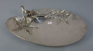 SILBERNE SCHALE MIT ILEXDEKOR im Stil des Jugendstils / silver bowl with holly motif, 900 Silber (