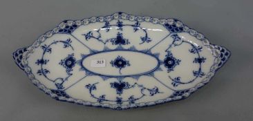 SCHALE / bowl, "MUSSELMALET VOLLSPITZE", Porzellan, Manufaktur Royal Copenhagen, Dänemark, Marke