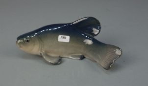 PORZELLANFIGUR: "Fisch", Manufaktur Royal Copenhagen, Dänemark, unterglasurblaue Wellenlinien,