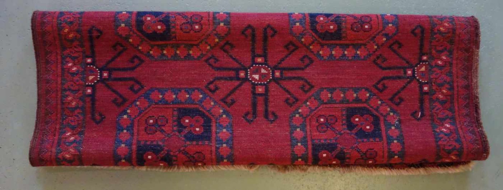 KLEINER TEPPICH / ERSARI / carpet, wohl Turkmenien / Turkestan, wohl Ende 19. Jh. / Anfang 20. - Bild 3 aus 14