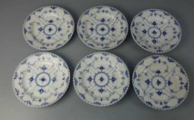 6 SPEISETELLER / six plates, "MUSSELMALET VOLLSPITZE", Porzellan, Manufaktur Royal Copenhagen,