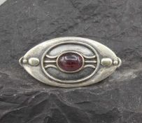JUGENDSTIL - BROSCHE / art nouveau brooch, 925er Silber (4,3 g). Ovale Form, besetzt mit