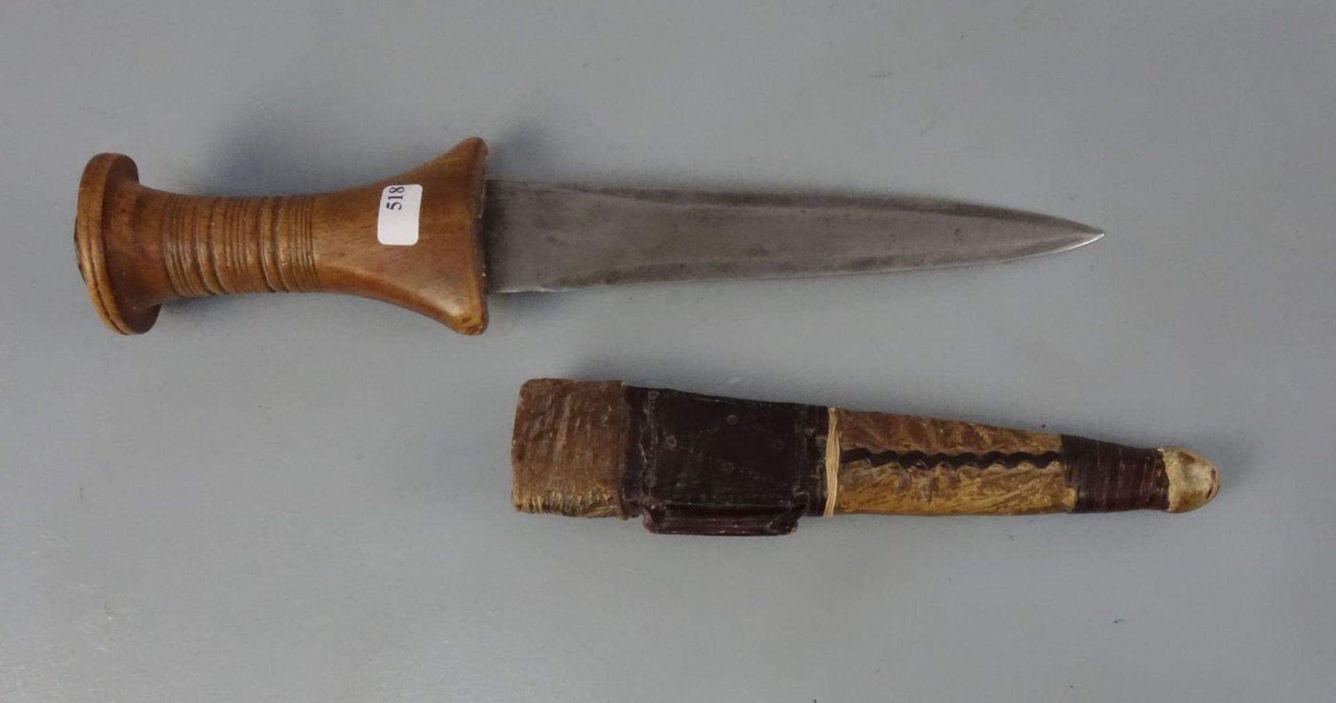 DOLCH / dagger, wohl Nordafrika, 20. Jh.; zweischneidige, sich vom Heft zum Ort verjüngende