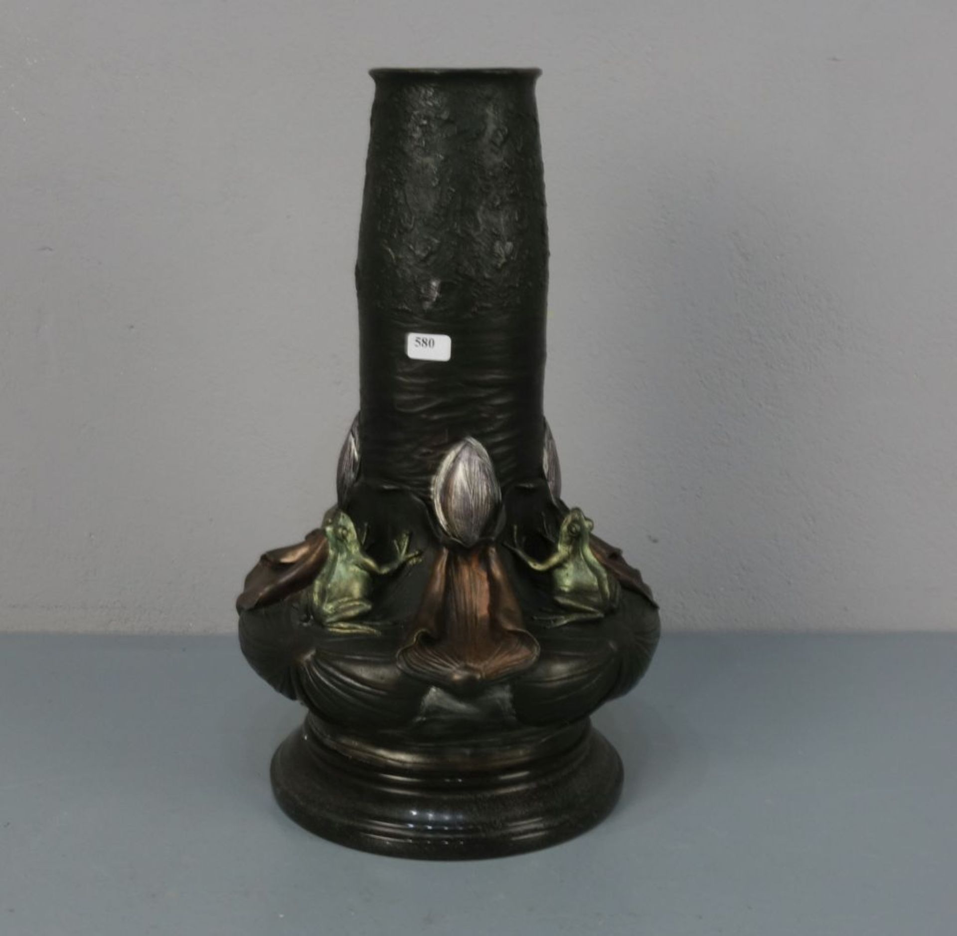 DUNAND, JEAN (1877-1942): Vase mit Froschmotiven / bronce vase mit frog motifs, Bronze auf