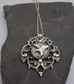 ANHÄNGER AN KETTE / pendant and necklace, beides 925er Silber (insgesamt 21,2 g). Durchbrochen